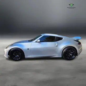 Nissan 370Z Coupe 2D - Thumbnail 3