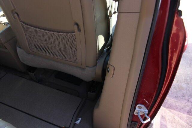 Chrysler Town & Country - Thumbnail 19