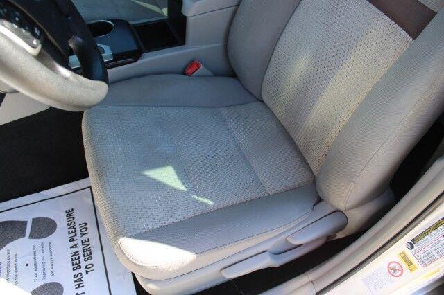 Toyota Camry - Thumbnail 18