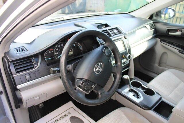 Toyota Camry - Thumbnail 9