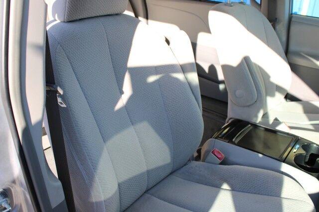 Toyota Sienna - Thumbnail 10