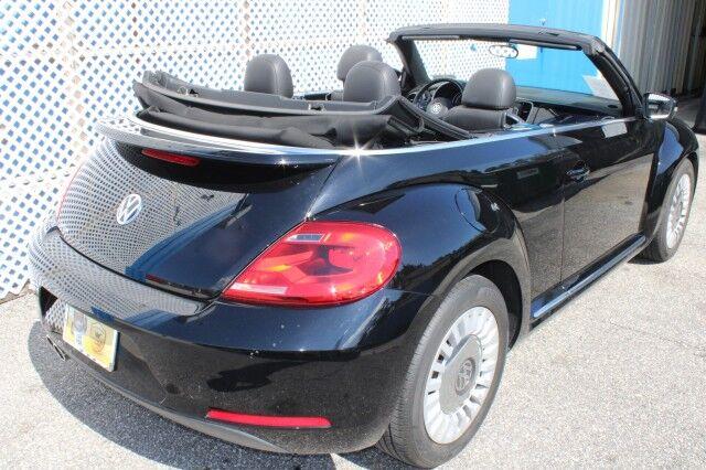 Volkswagen Beetle Convertible - Thumbnail 6