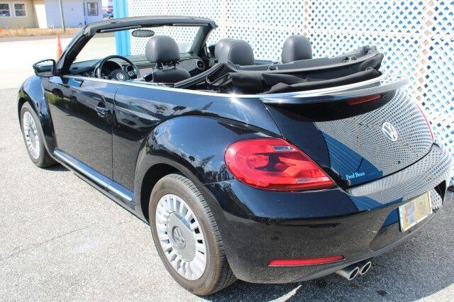 Volkswagen Beetle Convertible - Thumbnail 5
