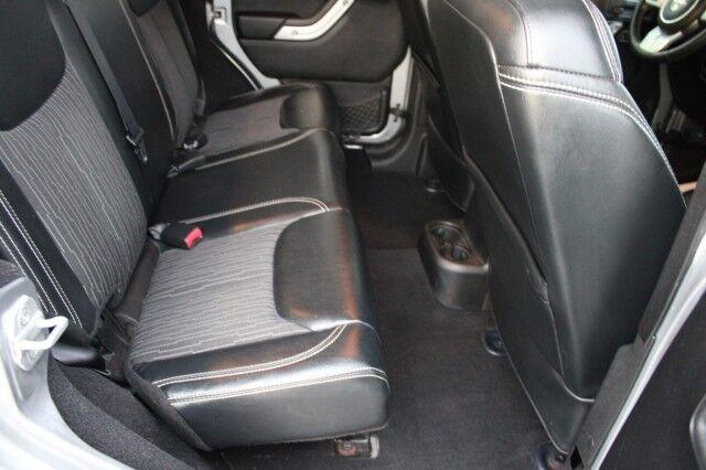 Jeep Wrangler Unlimited - Thumbnail 16