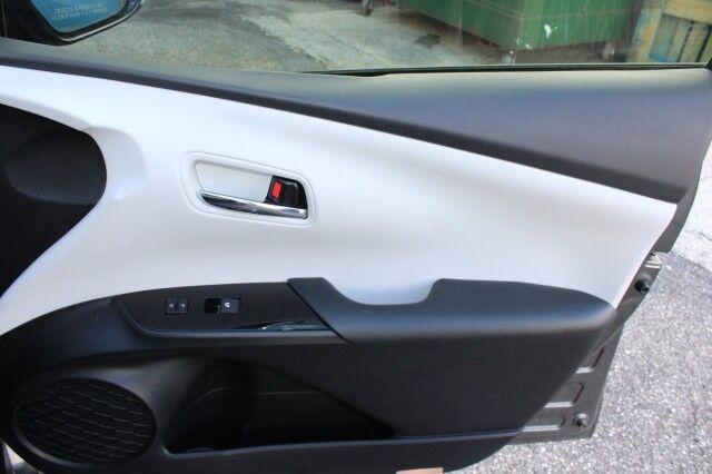 Toyota Prius - Thumbnail 13