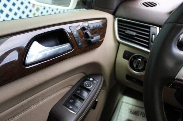 Mercedes-Benz ML 350 - Thumbnail 11