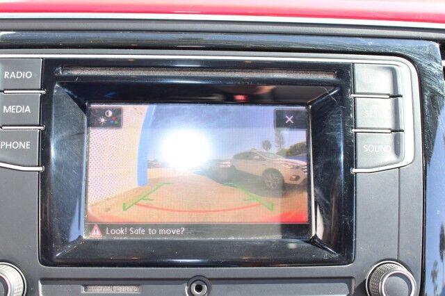 Volkswagen Beetle 2.0T Convertible - Thumbnail 17