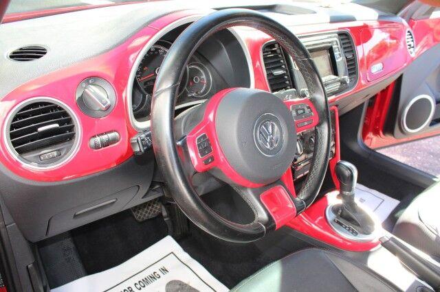 Volkswagen Beetle 2.0T Convertible - Thumbnail 9