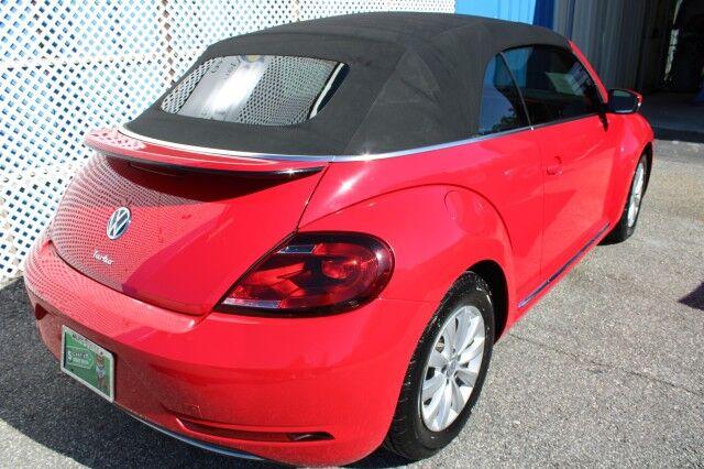 Volkswagen Beetle 2.0T Convertible - Thumbnail 7