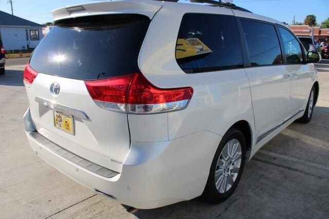 Toyota Sienna - Thumbnail 20