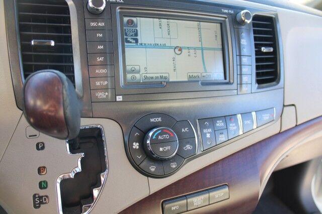 Toyota Sienna - Thumbnail 7
