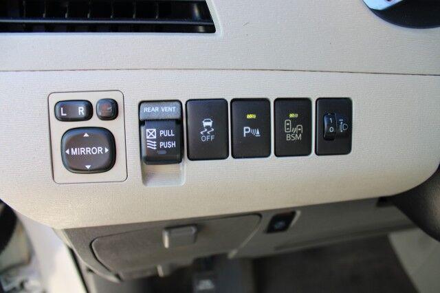 Toyota Sienna - Thumbnail 16