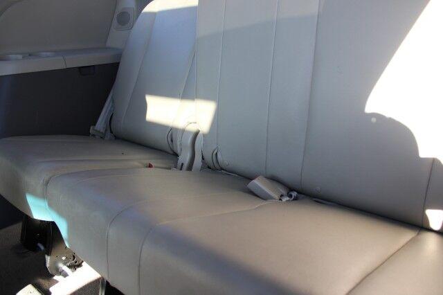 Toyota Sienna - Thumbnail 11