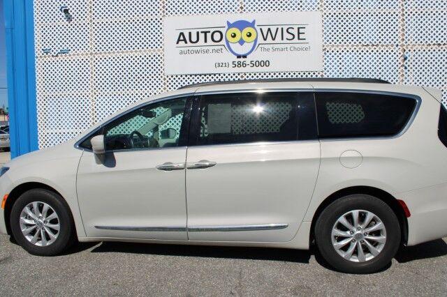 Chrysler Pacifica - Thumbnail 7