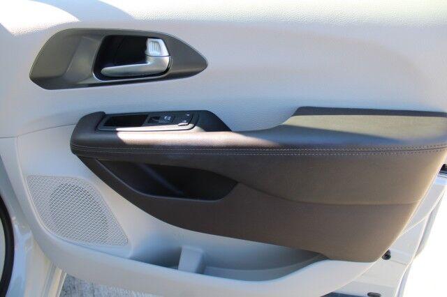 Chrysler Pacifica - Thumbnail 14