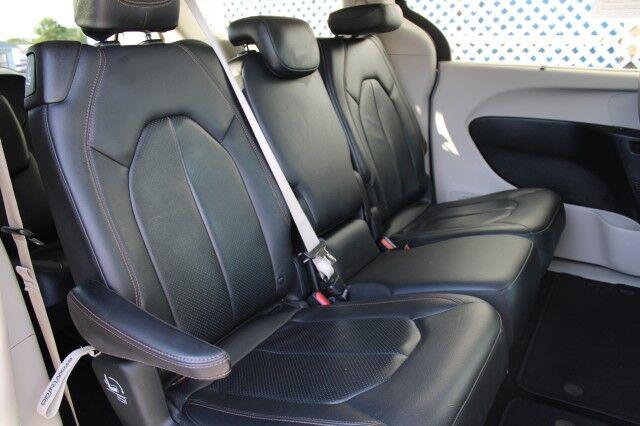 Chrysler Pacifica - Thumbnail 9