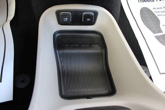 Chrysler Pacifica - Thumbnail 16