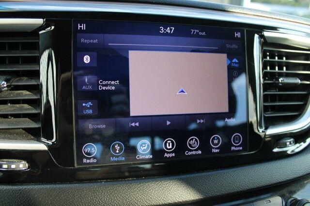 Chrysler Pacifica - Thumbnail 12