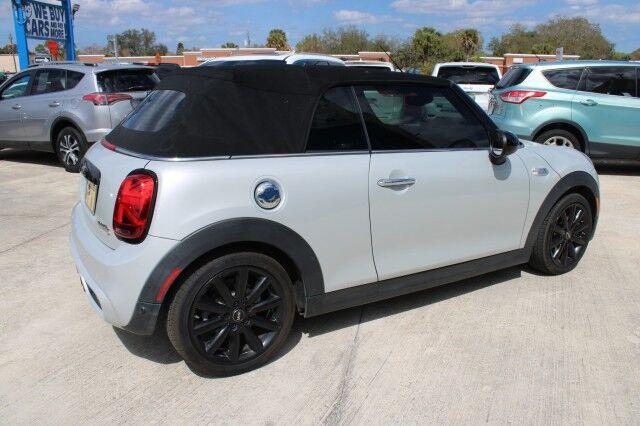 MINI Convertible - Thumbnail 3
