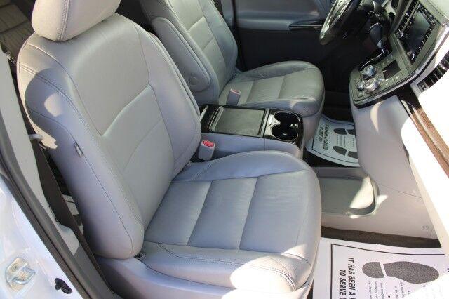 Toyota Sienna - Thumbnail 12