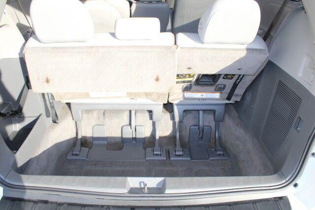 Toyota Sienna - Thumbnail 9