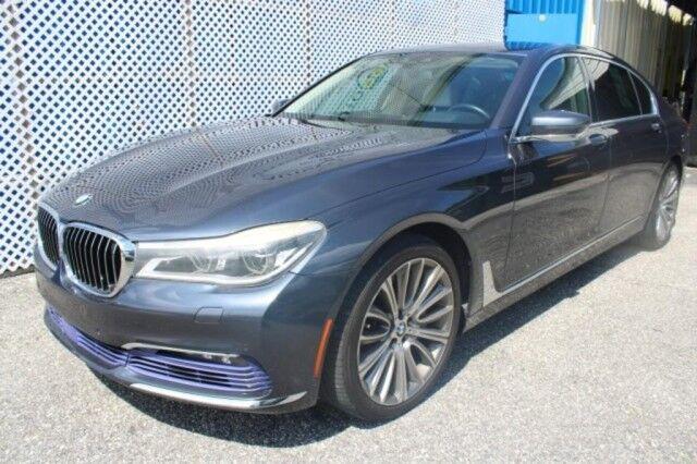 BMW 750i - Thumbnail 2