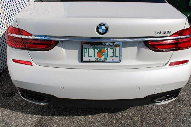BMW 750i - Thumbnail 8