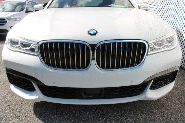 BMW 750i - Thumbnail 7