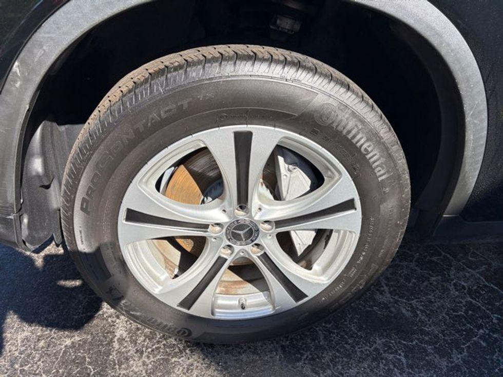 Mercedes-Benz Glc 300 | Miami, Fl | Ocean Auto Sales - Thumbnail 2