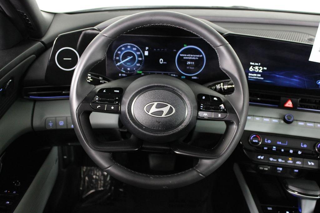 Hyundai Elantra Hybrid Limited - Thumbnail 9