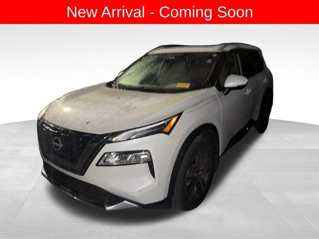 Nissan Rogue Platinum - Thumbnail 3