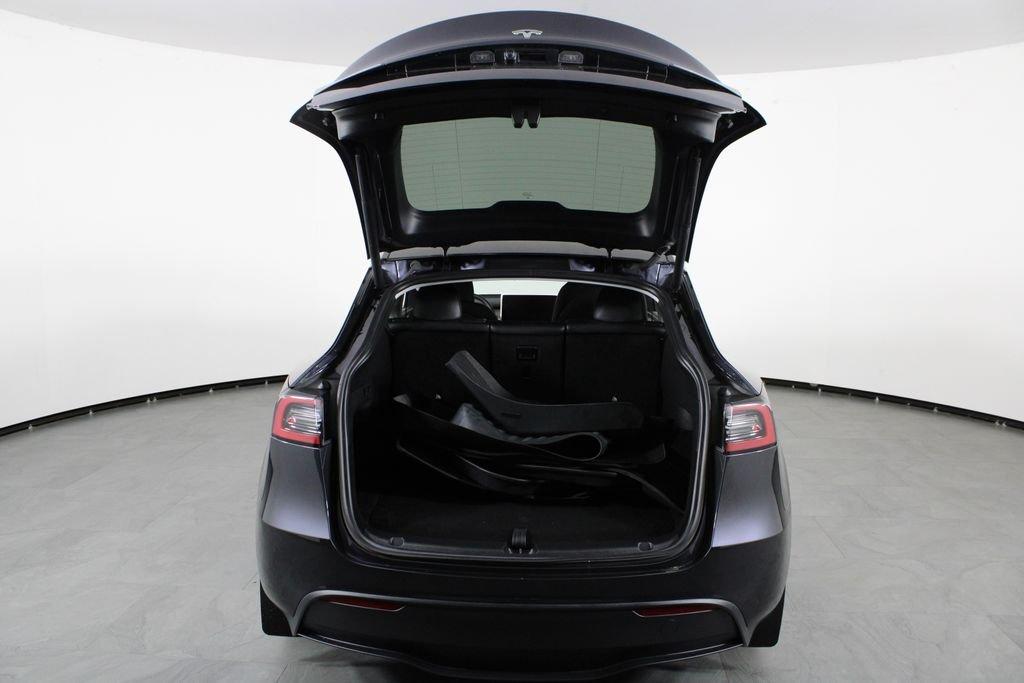 Tesla Model Y Long Range - Thumbnail 17