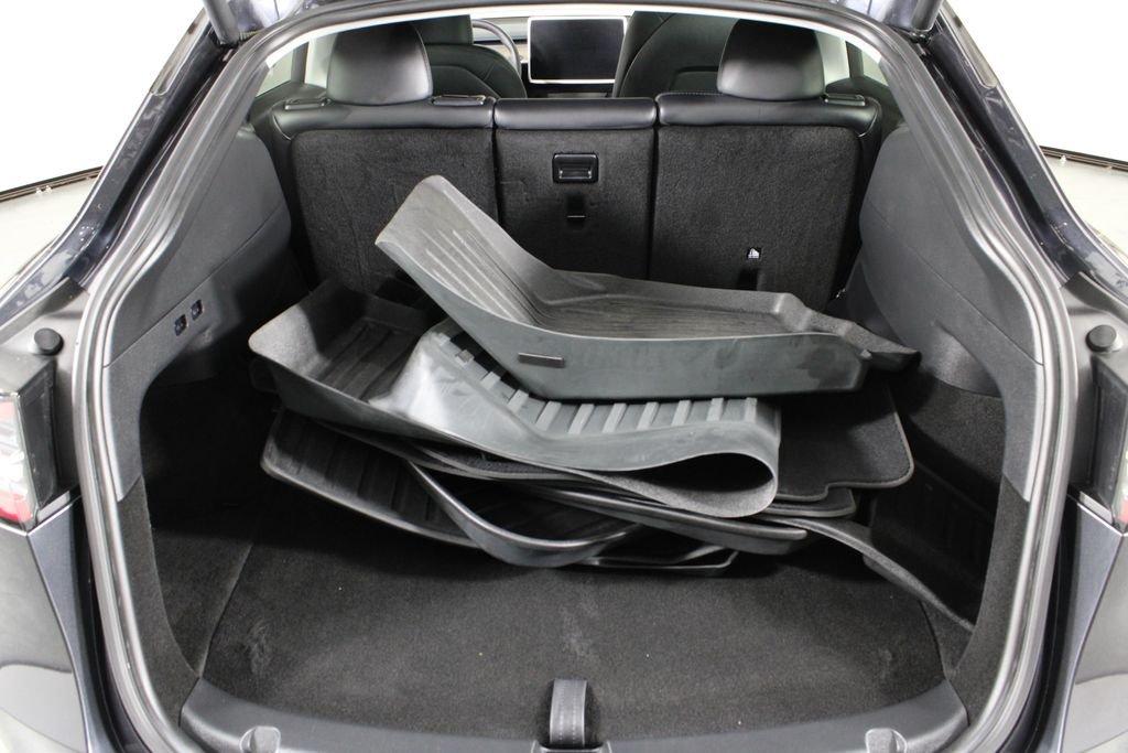 Tesla Model Y Long Range - Thumbnail 18