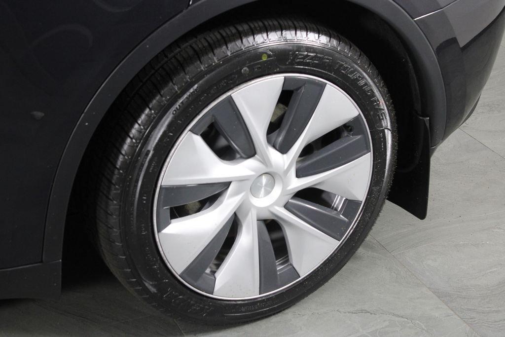 Tesla Model Y Long Range - Thumbnail 13