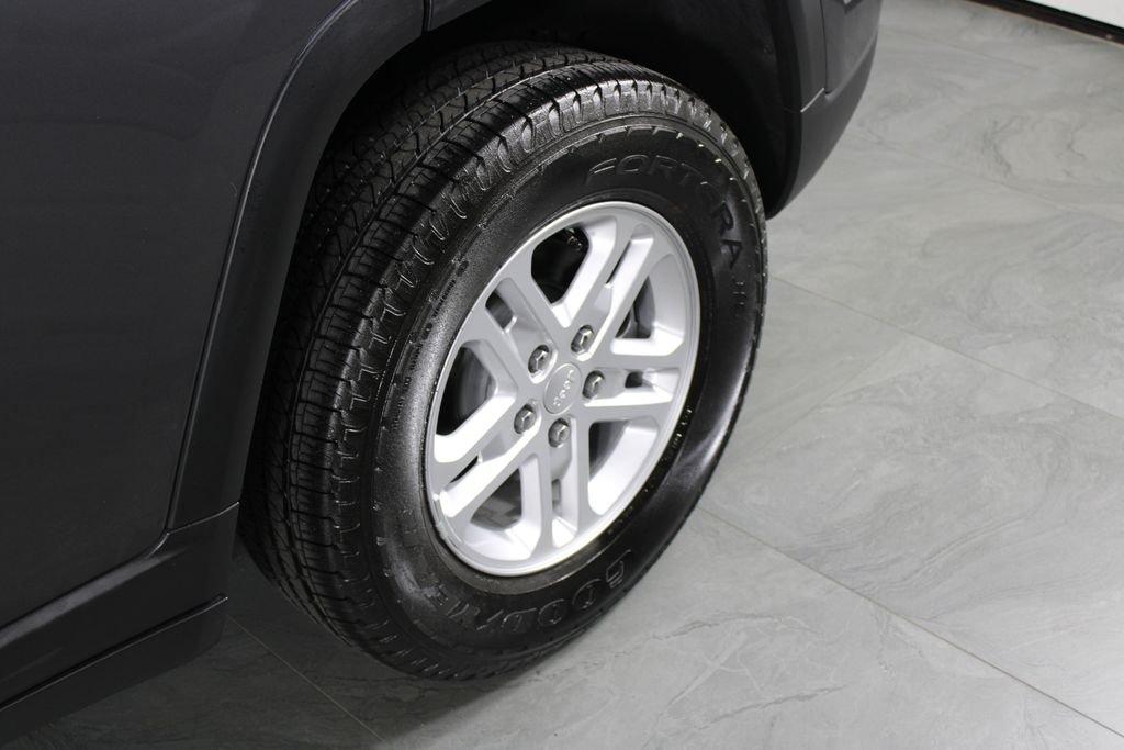 Jeep Grand Cherokee Laredo - Thumbnail 13