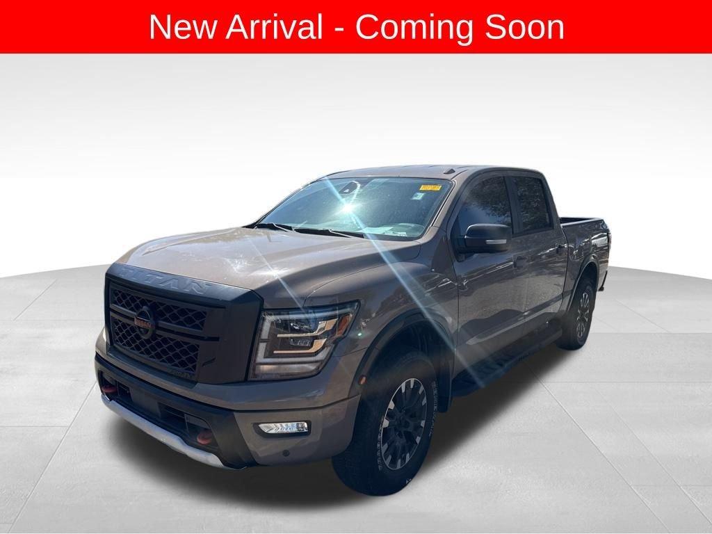 Nissan Titan Pro-4X - Thumbnail 2