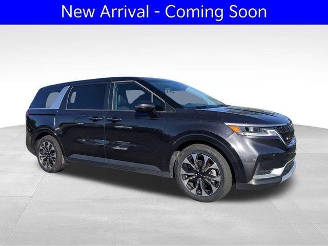 Kia Carnival Ex - View 1