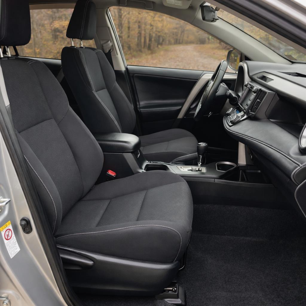 RAV4 XLE - Thumbnail 5