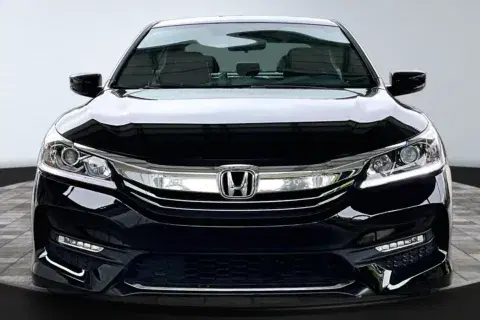 Honda Accord Sport - Thumbnail 3
