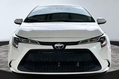 Toyota Corolla Le - Thumbnail 3