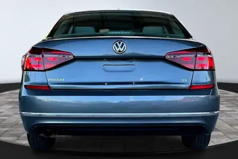 Volkswagen Passat - Thumbnail 6