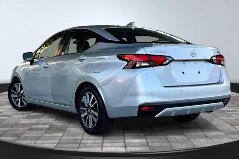 Nissan Versa Sv - Thumbnail 5