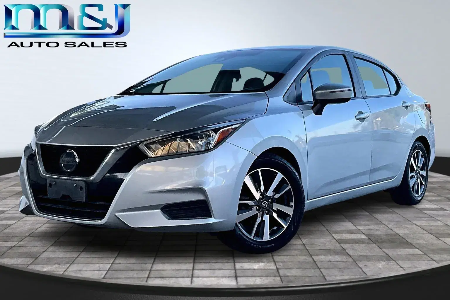 Nissan Versa Sv - Thumbnail 2