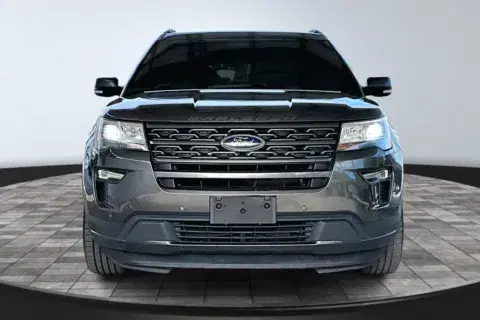 Ford Explorer Xlt - Thumbnail 3