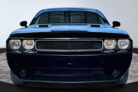 Dodge Challenger - Thumbnail 3