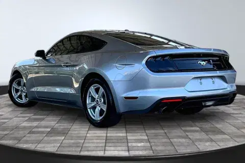 Ford Mustang - Thumbnail 5