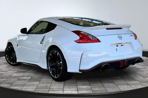 Nissan 370Z - Thumbnail 5