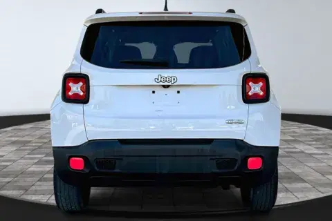 Jeep Renegade - Thumbnail 6