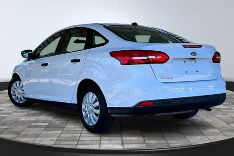 Ford Focus S - Thumbnail 5