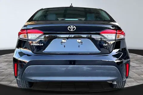 Toyota Corolla Le - Thumbnail 6